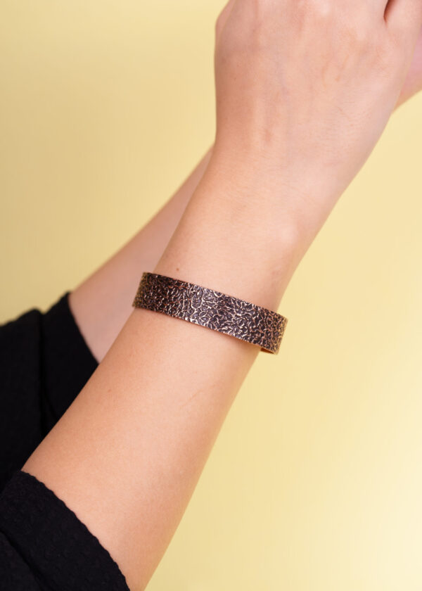 Desenli Bakır Bileklik - Görsel 3
